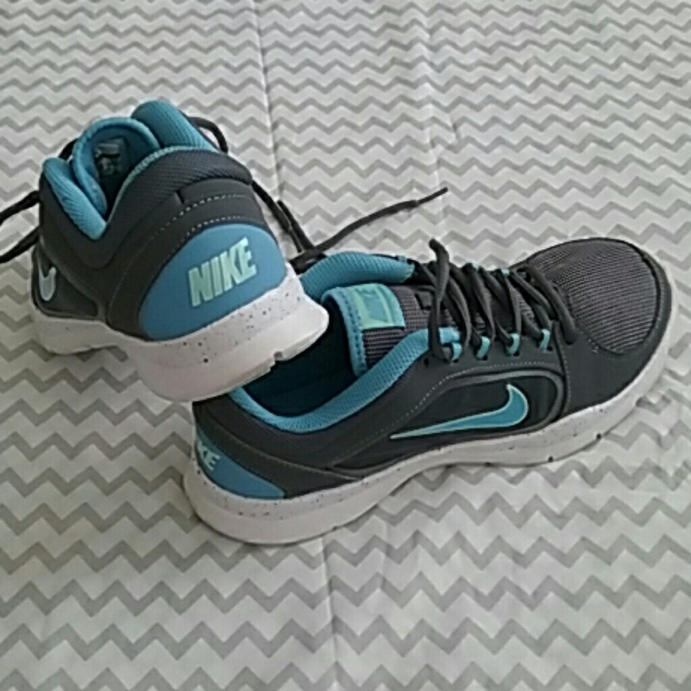 Nike tennis shoes